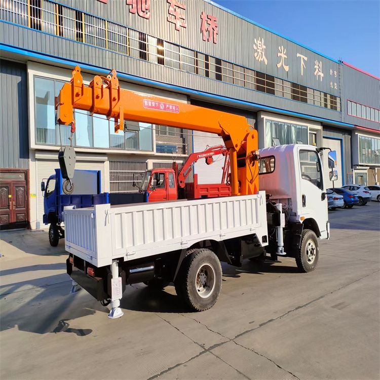 新城乡三轮随车吊定制 农用改装机自备吊中瑞长期出售